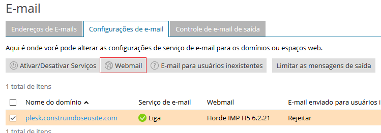 Escolha o domínio e pressione Webmail.